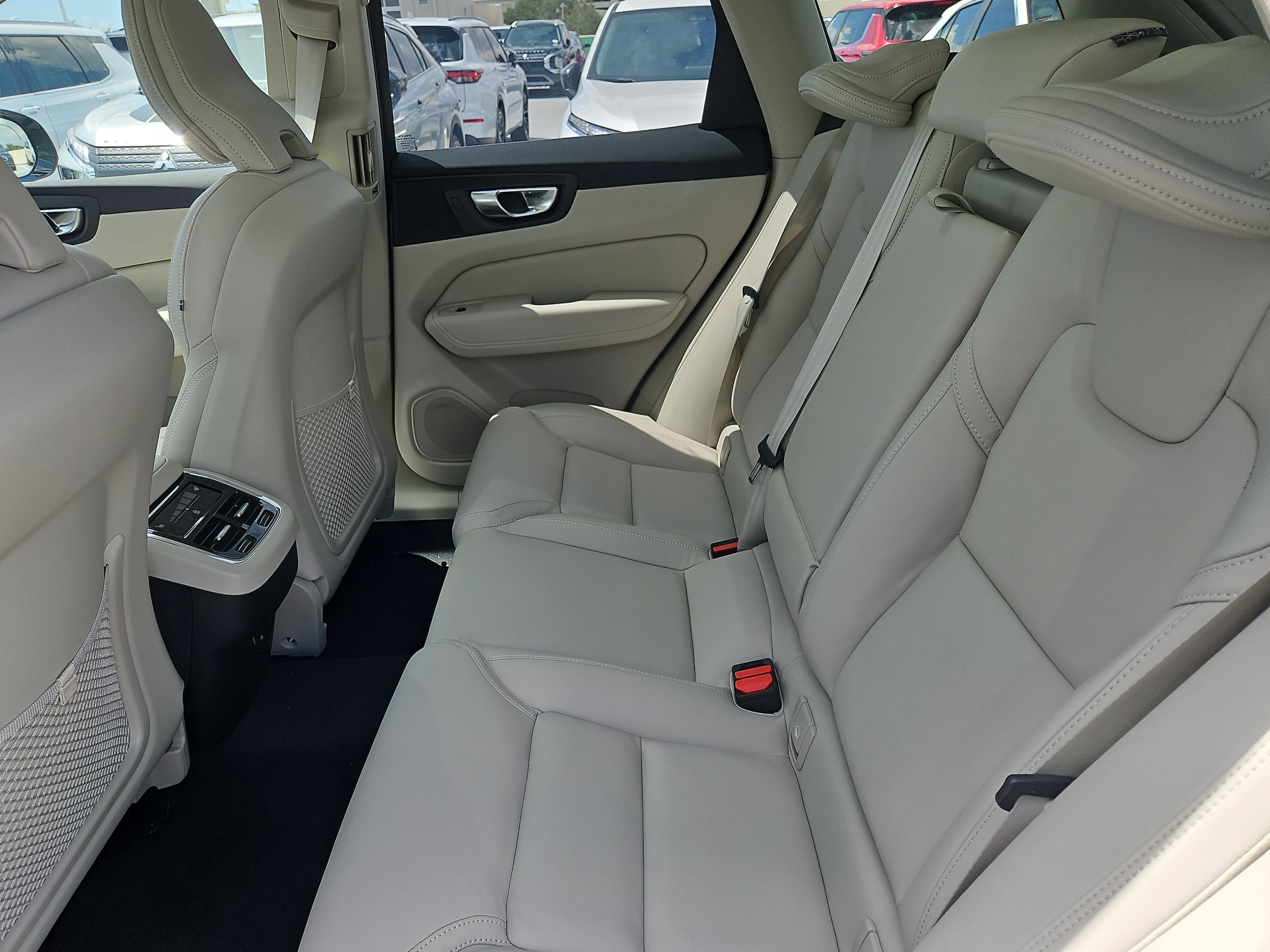 2026 Volvo XC60 Ultra - Photo 9