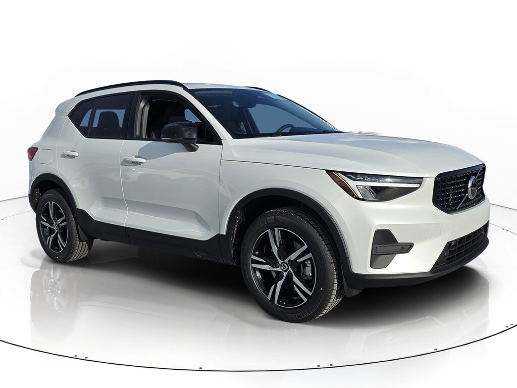 New 2026 Volvo XC40 B5 Core SUV