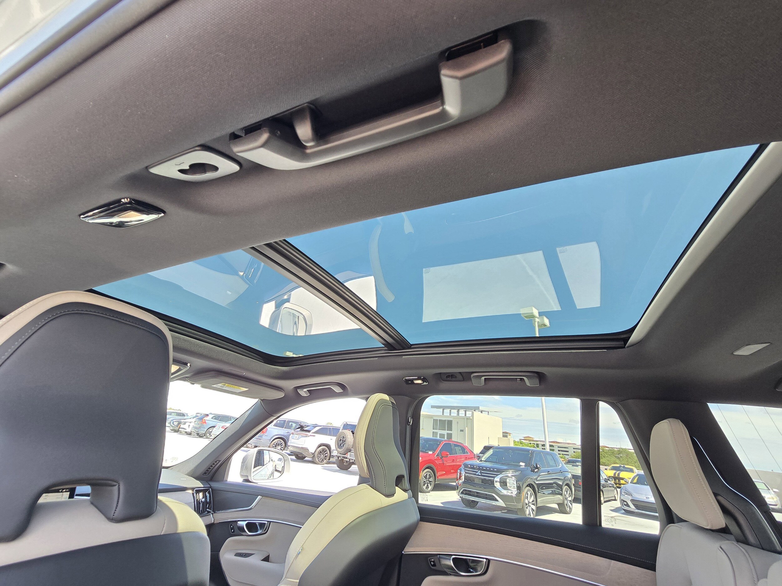 2026 Volvo XC90 Plus - Photo 9