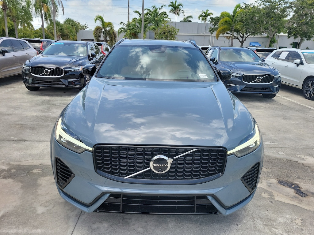 Used 2024 Volvo XC60 Recharge Plug-In Hybrid Ultimate Dark Theme T8 eAWD PHEV Ultimate Dark Theme