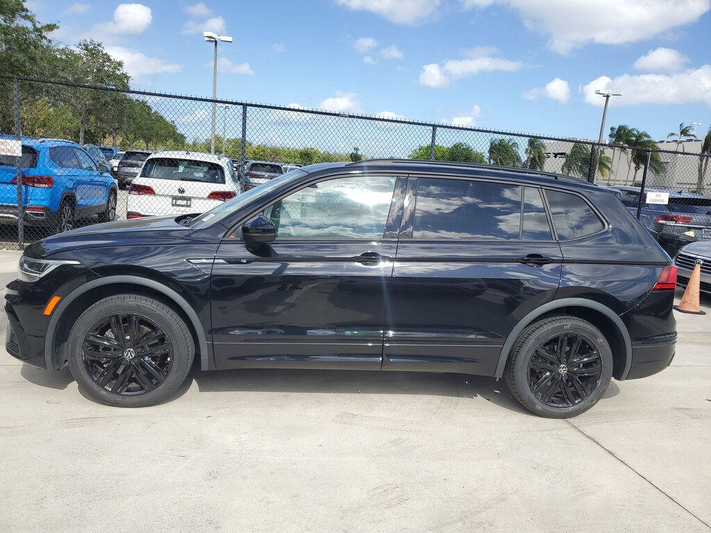Used 2022 Volkswagen Tiguan SE R-Line Black w/Panoramic Sunroof 2.0T SE R-Line Black FWD