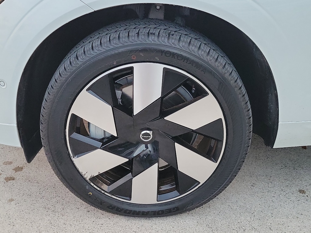 Certified 2023 Volvo XC60 Recharge Plug-In Hybrid Ultimate w/Air Suspension T8 eAWD PHEV Ultimate Dark Theme