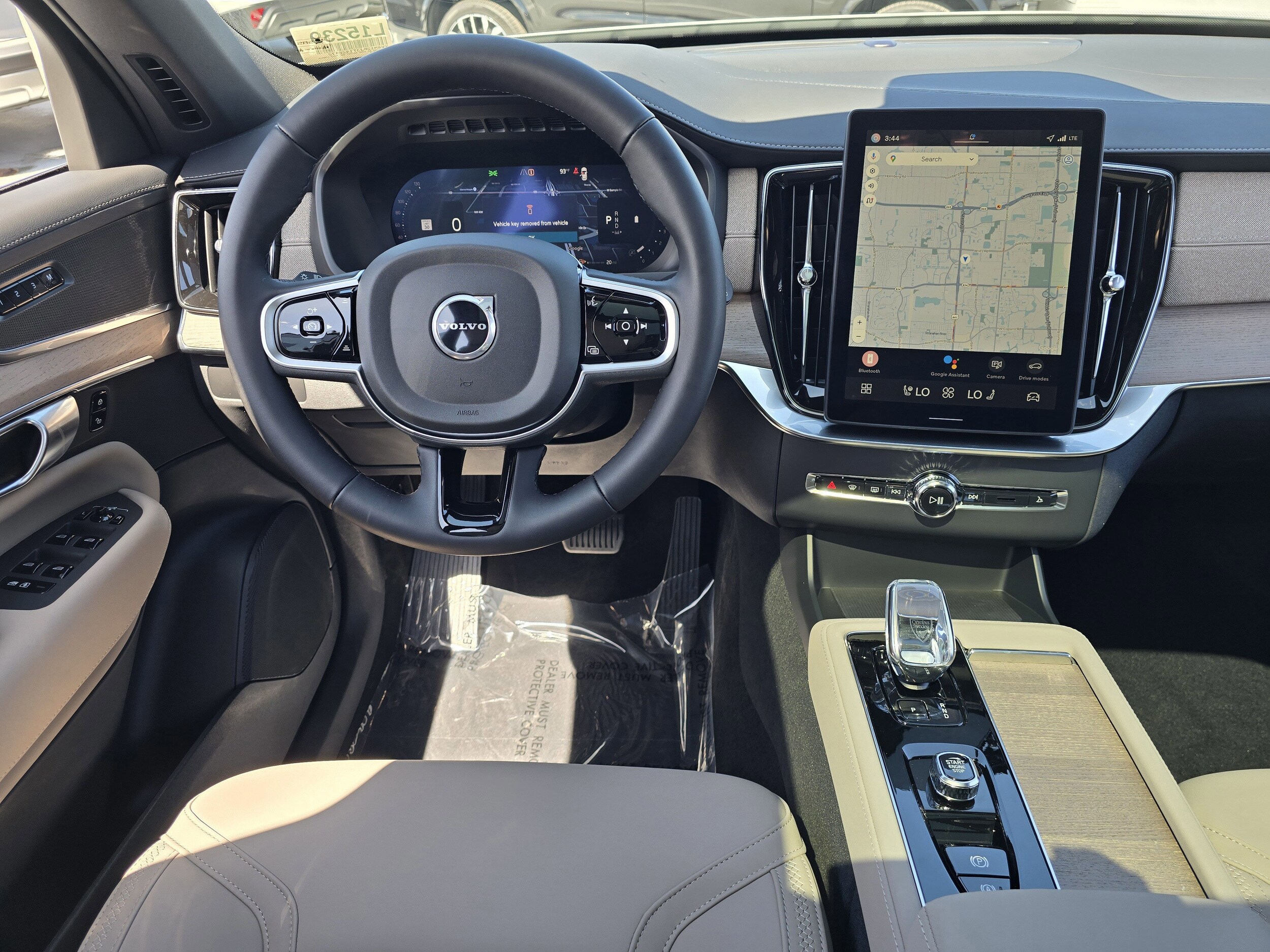 2026 Volvo XC90 Plus - Photo 8