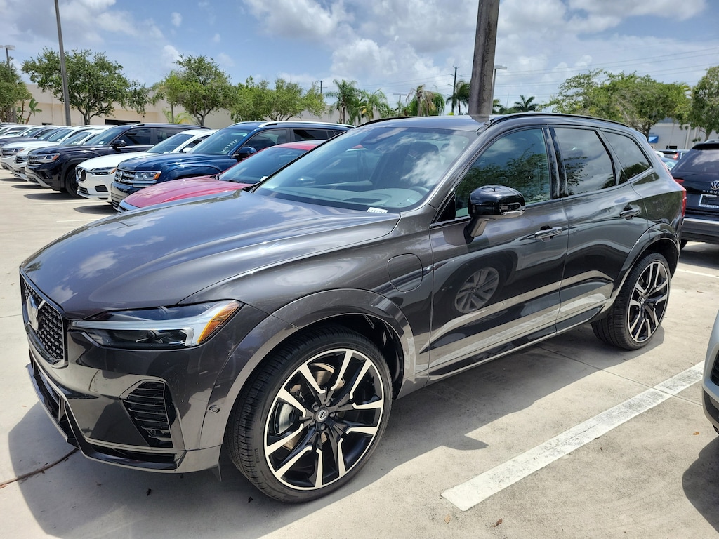 Used 2024 Volvo XC60 Recharge Plug-In Hybrid Ultimate Dark Theme T8 eAWD PHEV Ultimate Dark Theme