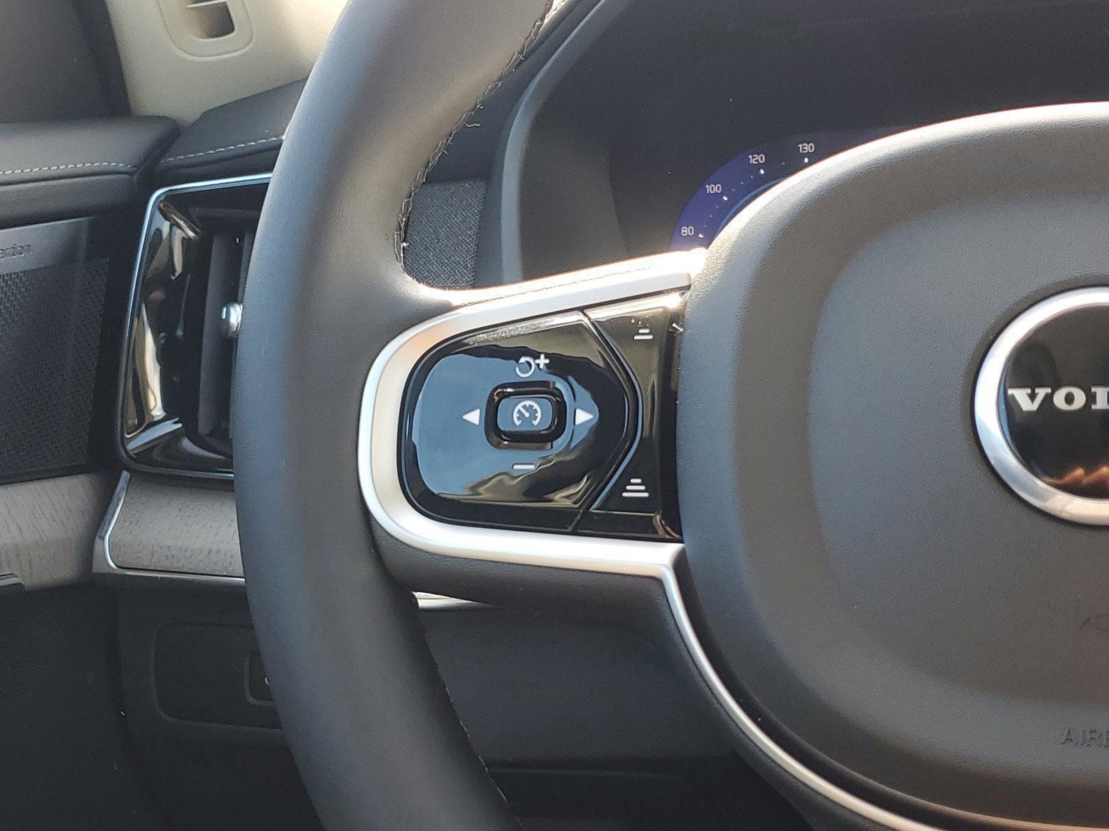 2025 Volvo XC90 Ultra - Photo 28