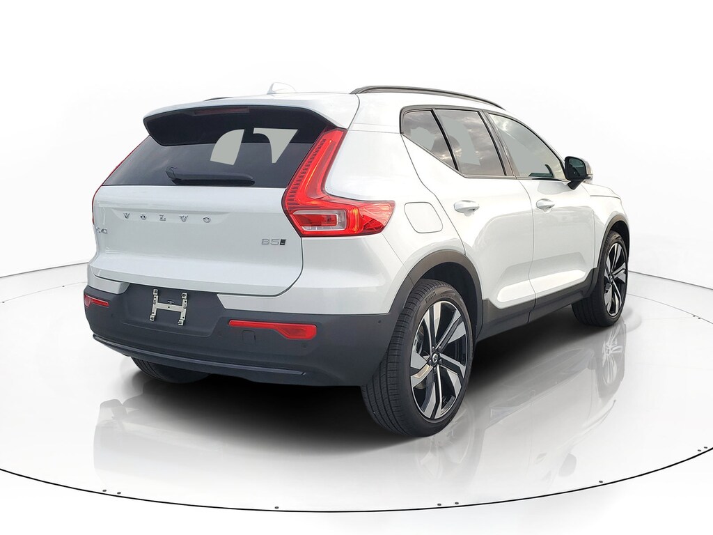 New 2026 Volvo XC40 B5 Ultra SUV