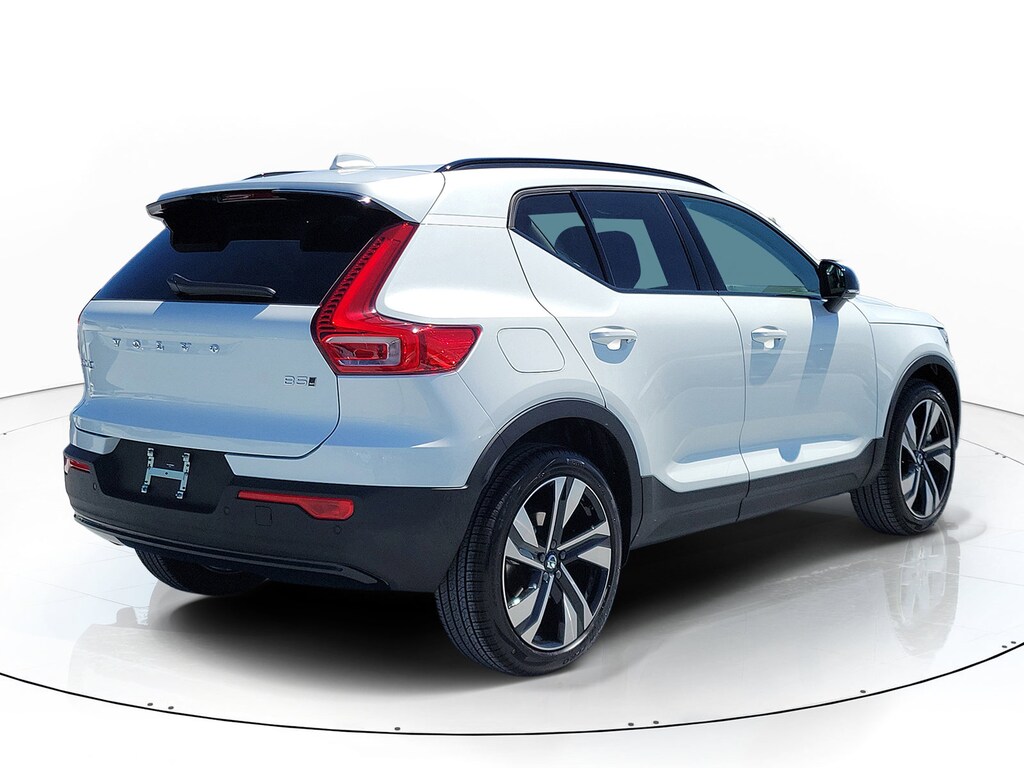New 2026 Volvo XC40 B5 Plus SUV