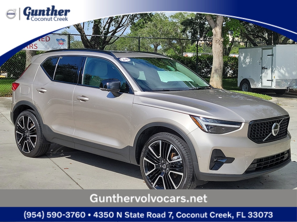 Certified 2024 Volvo XC40 Ultimate w/ 21 Wheel Package / Dark Theme B5 AWD Ultimate Dark Theme
