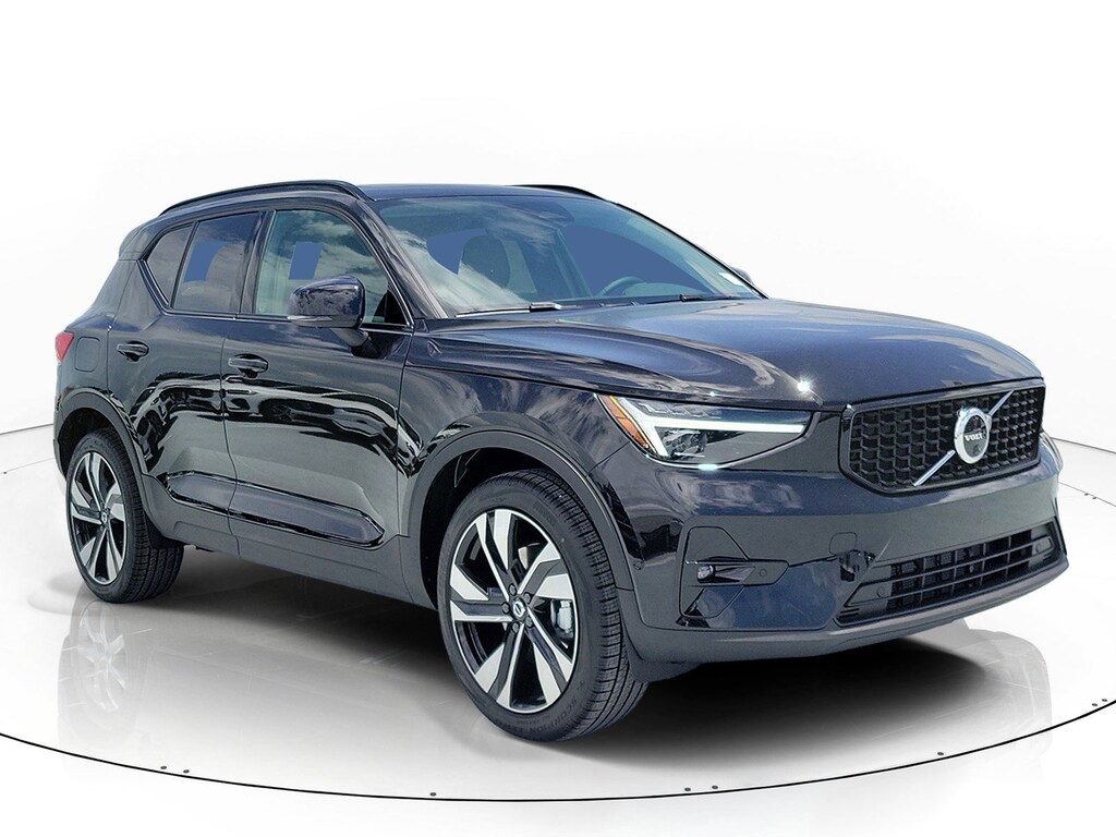 New 2026 Volvo XC40 B5 Plus SUV