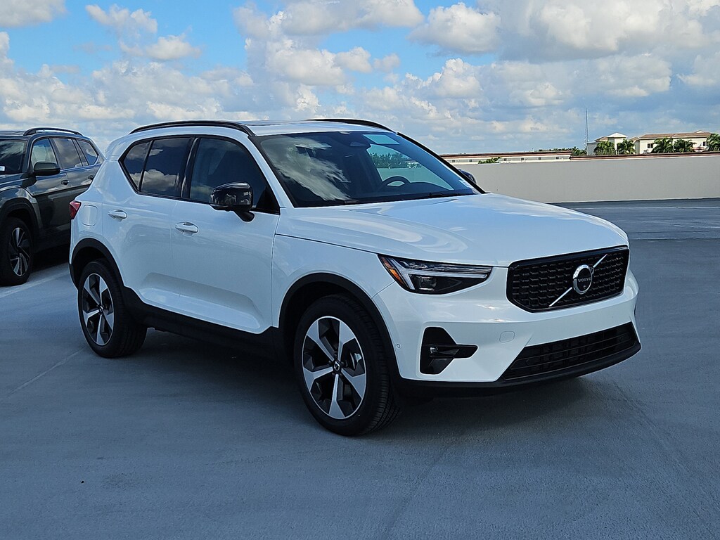 New 2026 Volvo XC40 B5 Plus SUV
