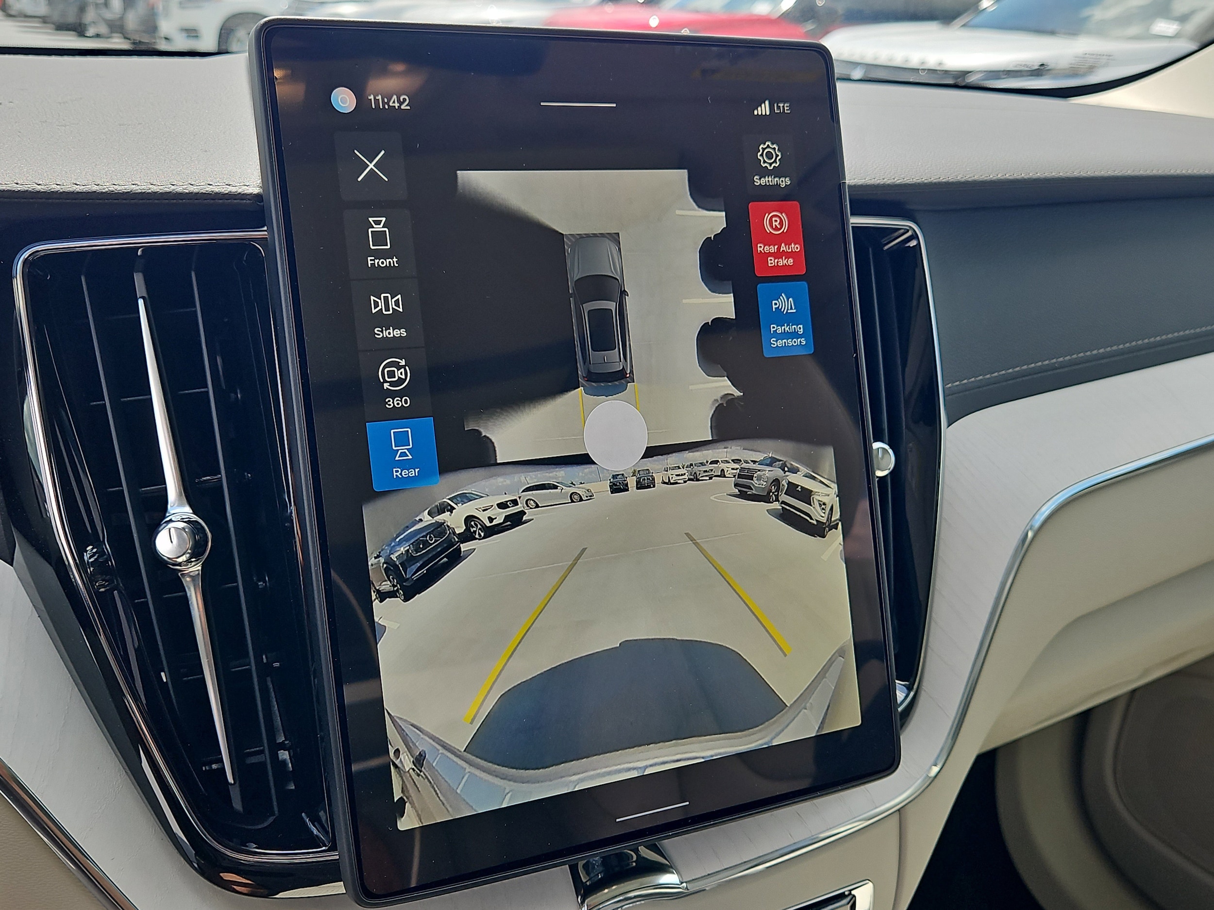 2026 Volvo XC60 Ultra - Photo 16