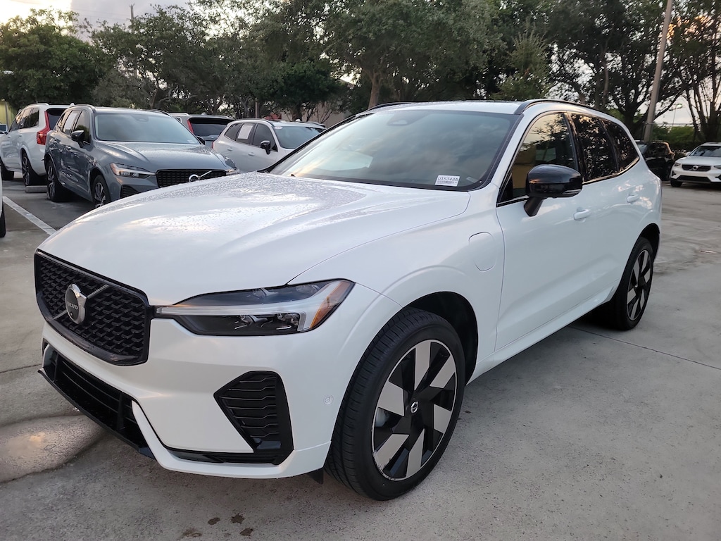 Certified 2023 Volvo XC60 Recharge Plug-In Hybrid Ultimate w/Air Suspension T8 eAWD PHEV Ultimate Dark Theme