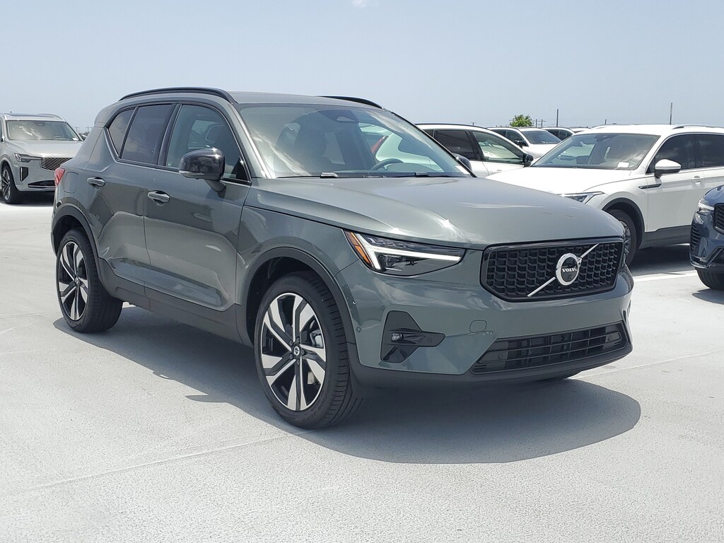 New 2026 Volvo XC40 B5 Ultra SUV