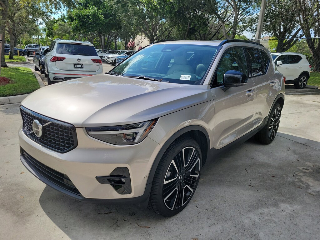 Certified 2024 Volvo XC40 Ultimate w/ 21 Wheel Package / Dark Theme B5 AWD Ultimate Dark Theme