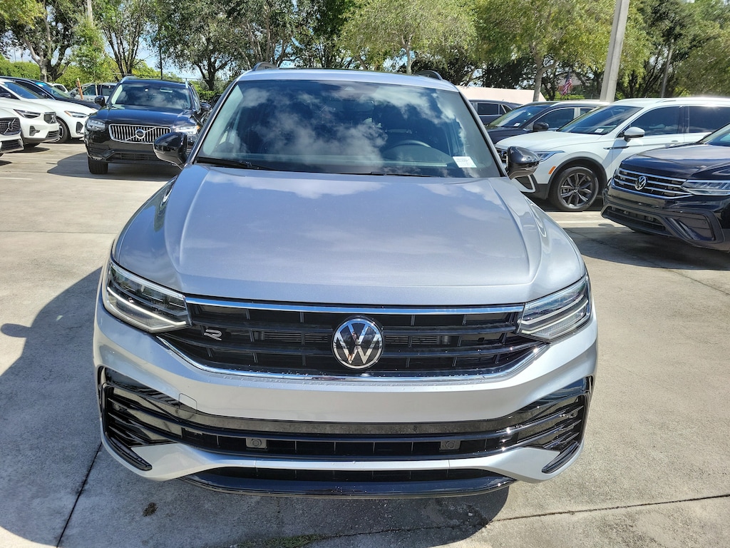 Used 2024 Volkswagen Tiguan SE R-Line Black w/Panoramic Sunroof 2.0T SE R-Line Black 4MOTION