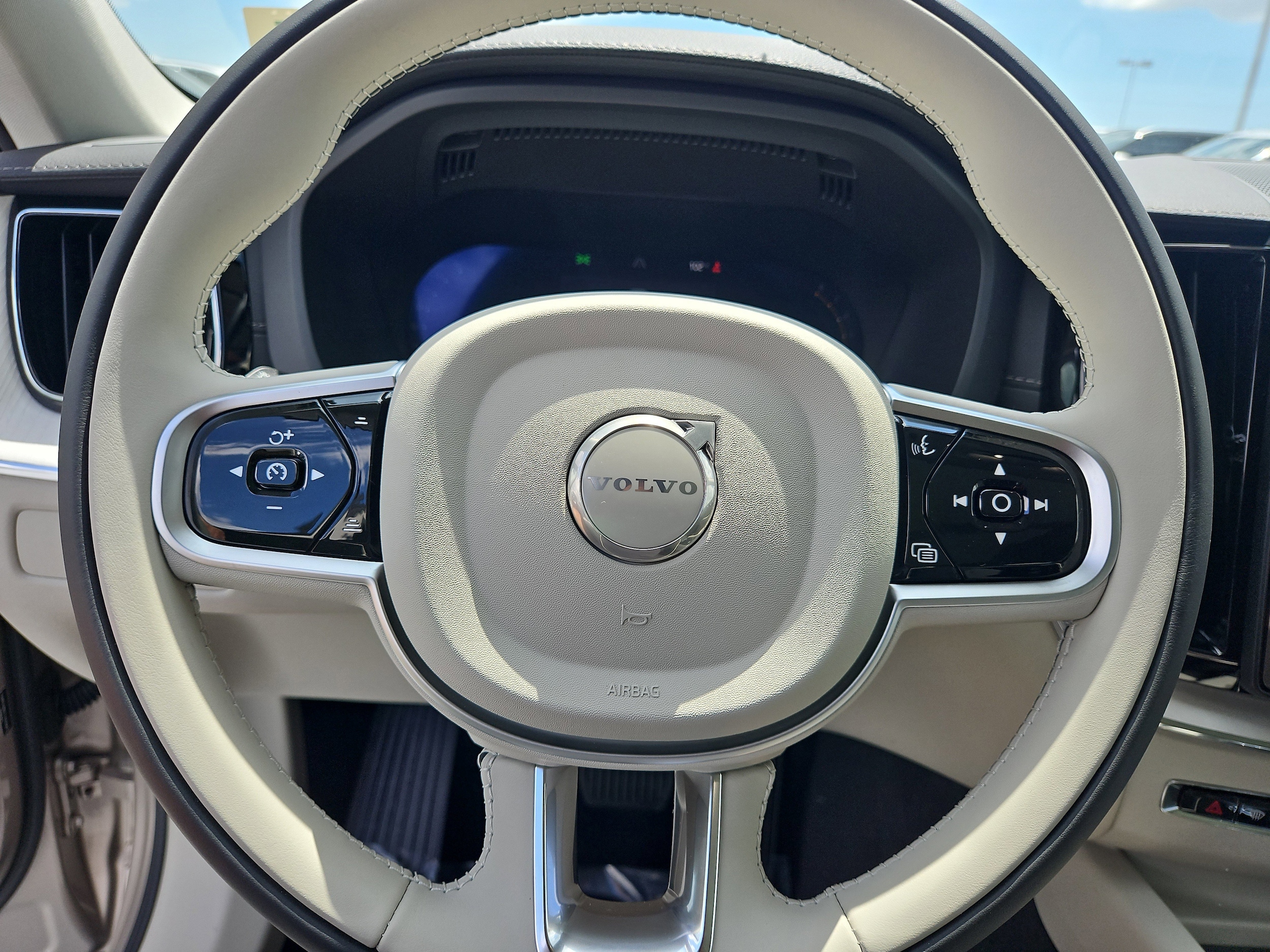 2026 Volvo XC60 Ultra - Photo 13