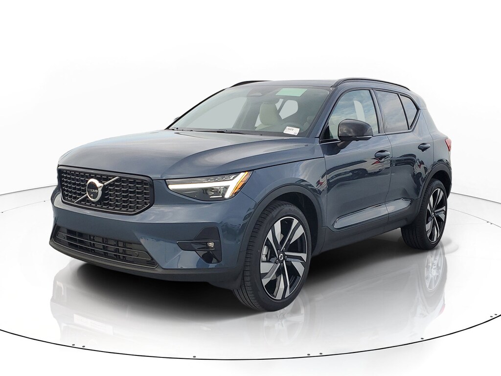 New 2026 Volvo XC40 B5 Ultra SUV