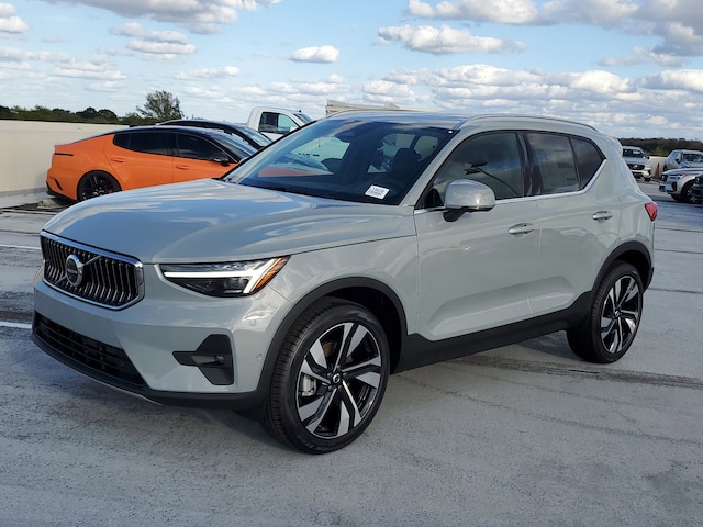 2025 Volvo XC40 B5 Ultra Bright Theme AWD SUV