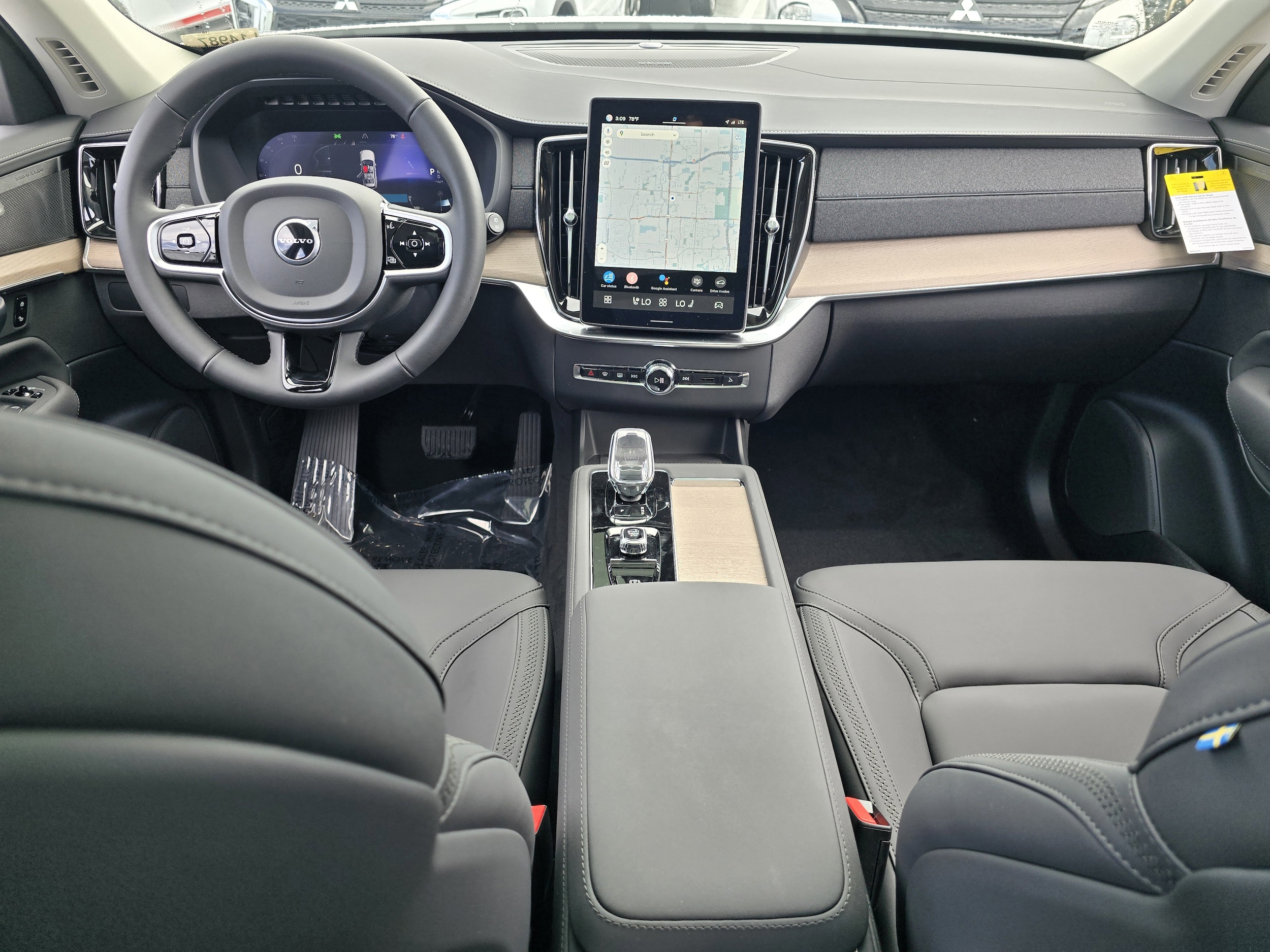 2025 Volvo XC90 Core - Photo 8