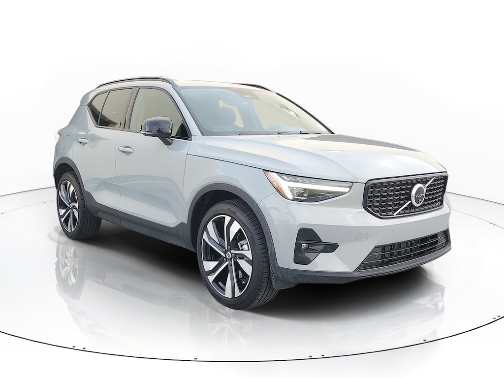 New 2026 Volvo XC40 B5 Ultra SUV