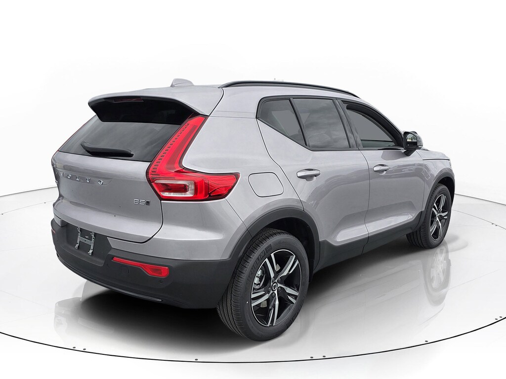 New 2026 Volvo XC40 B5 Core SUV
