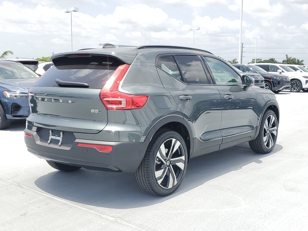 New 2026 Volvo XC40 B5 Ultra SUV