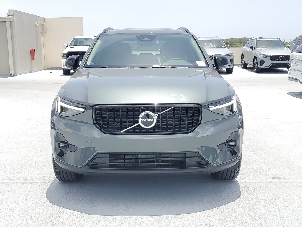 New 2026 Volvo XC40 B5 Ultra SUV