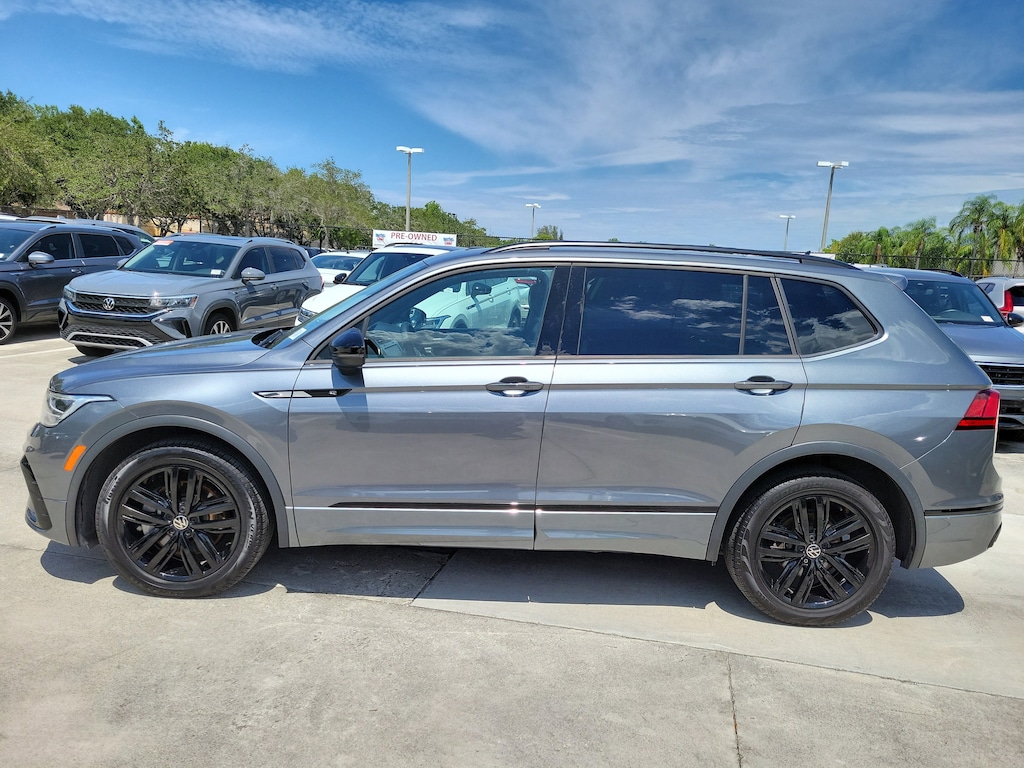 Used 2022 Volkswagen Tiguan SE R-Line Black Edition w/Panoramic Sunroof 2.0T SE R-Line Black FWD