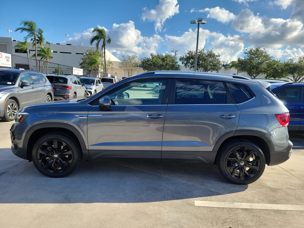 Used 2022 Volkswagen Taos SE SE FWD