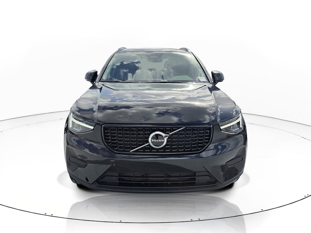 New 2026 Volvo XC40 B5 Core SUV