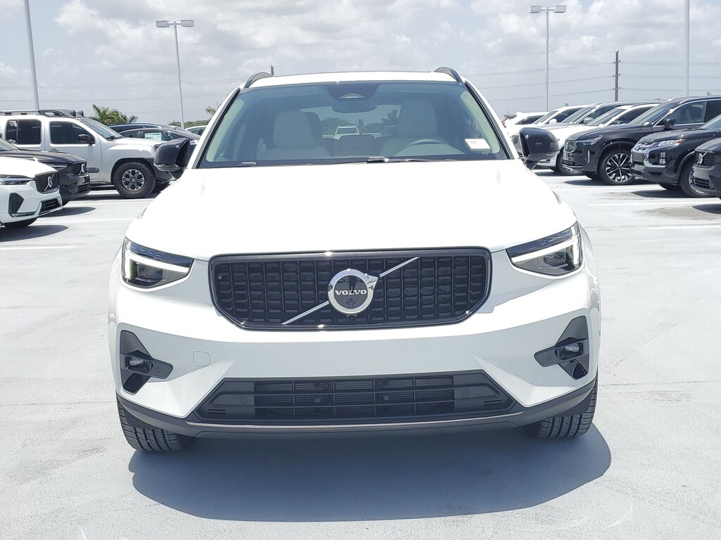 New 2026 Volvo XC40 B5 Plus SUV
