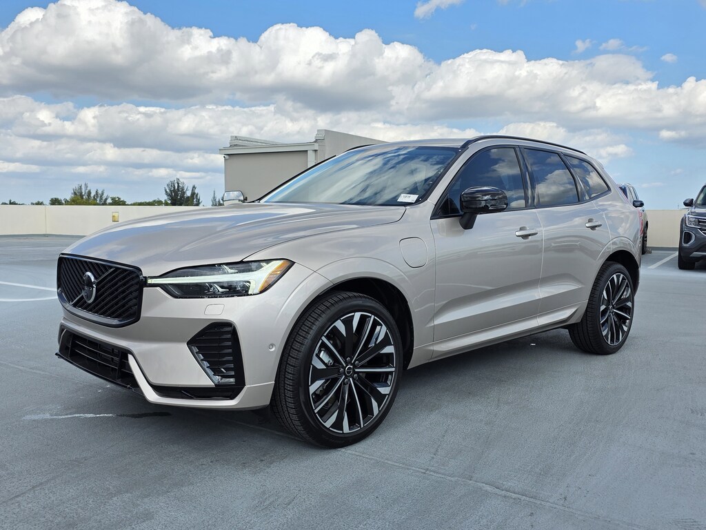 New 2026 Volvo XC60 plug-in hybrid T8 Ultra SUV