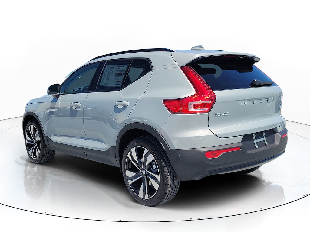 New 2026 Volvo XC40 B5 Plus SUV