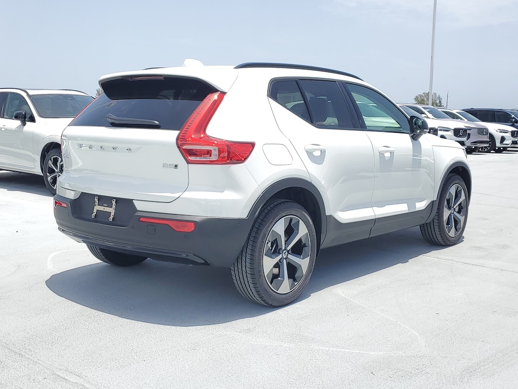 New 2026 Volvo XC40 B5 Plus SUV