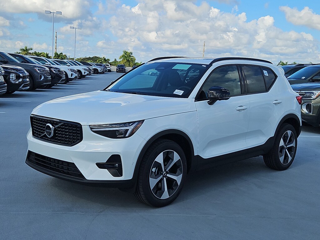 New 2026 Volvo XC40 B5 Plus SUV