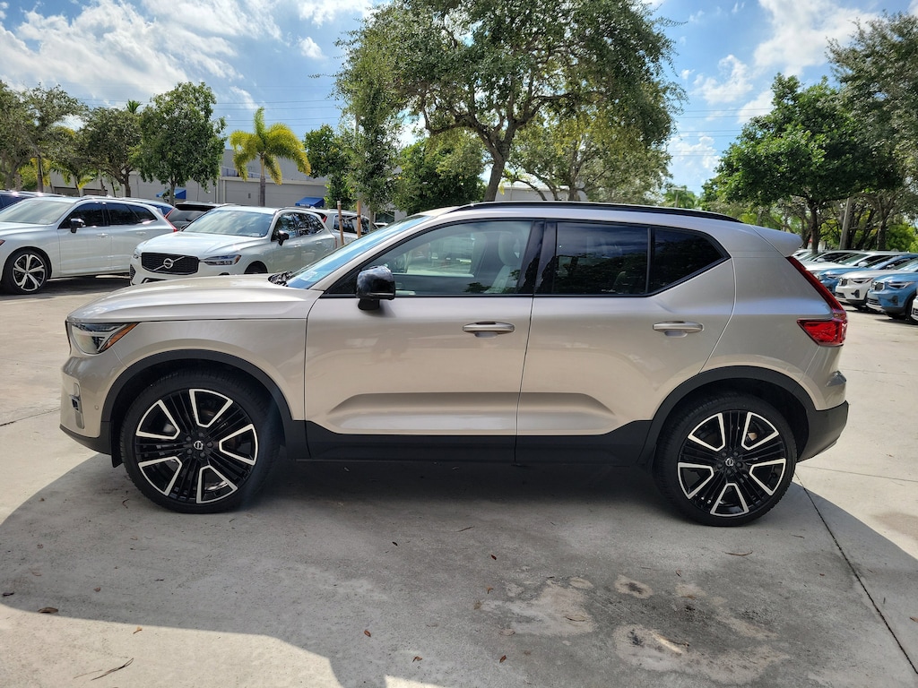 Certified 2024 Volvo XC40 Ultimate w/ 21 Wheel Package / Dark Theme B5 AWD Ultimate Dark Theme
