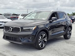 2025 Volvo XC40 B5 Ultra Bright Theme SUV