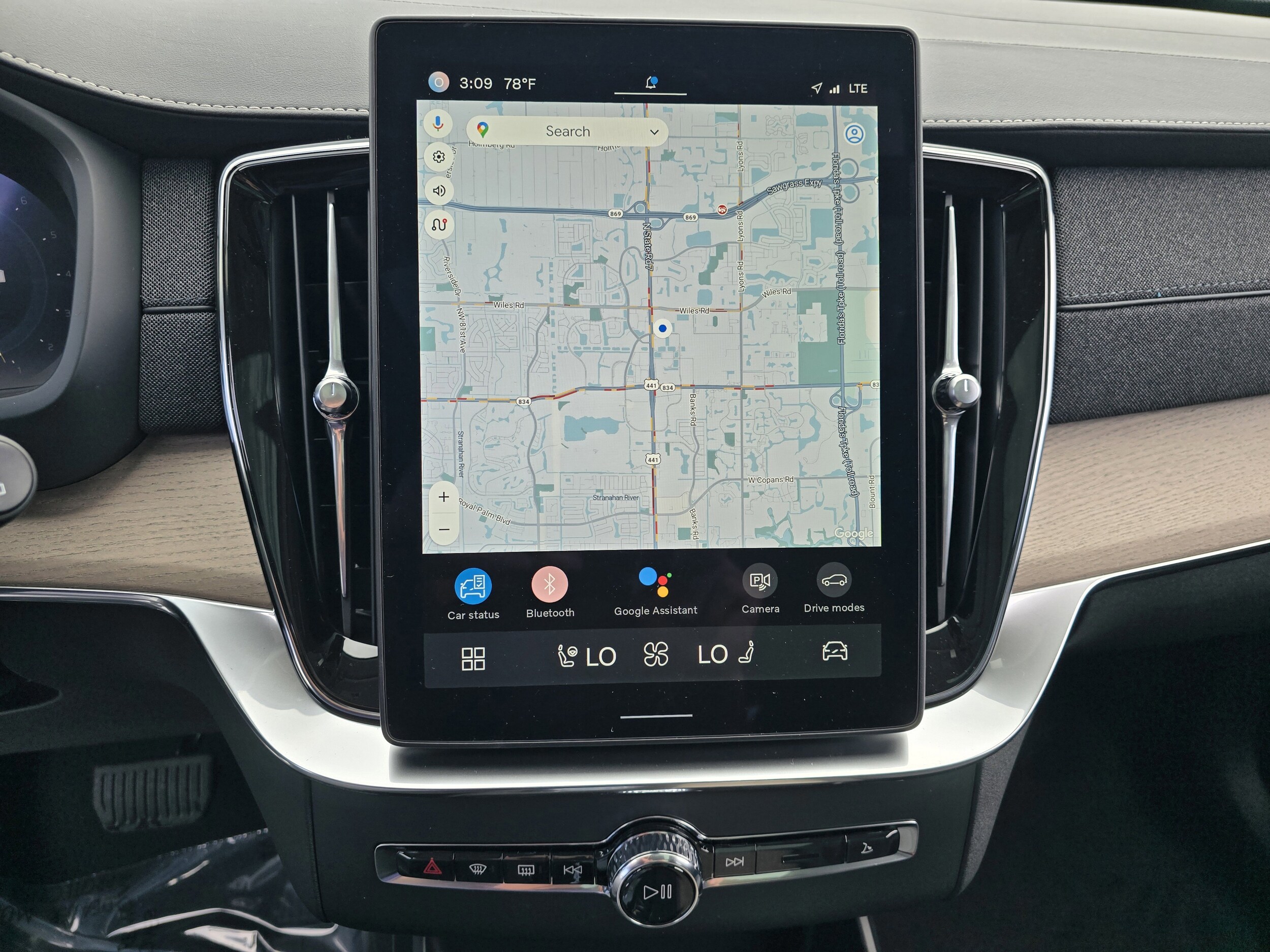 2025 Volvo XC90 Core - Photo 16