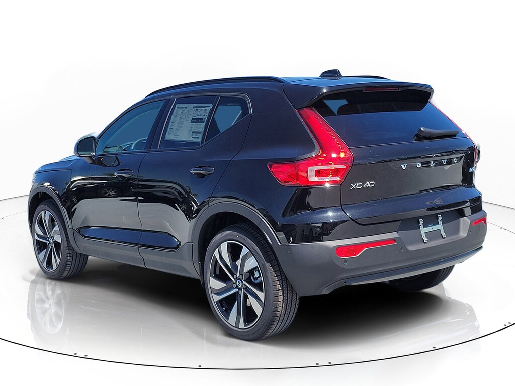 New 2026 Volvo XC40 B5 Ultra SUV