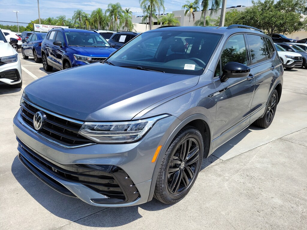 Used 2022 Volkswagen Tiguan SE R-Line Black Edition w/Panoramic Sunroof 2.0T SE R-Line Black FWD