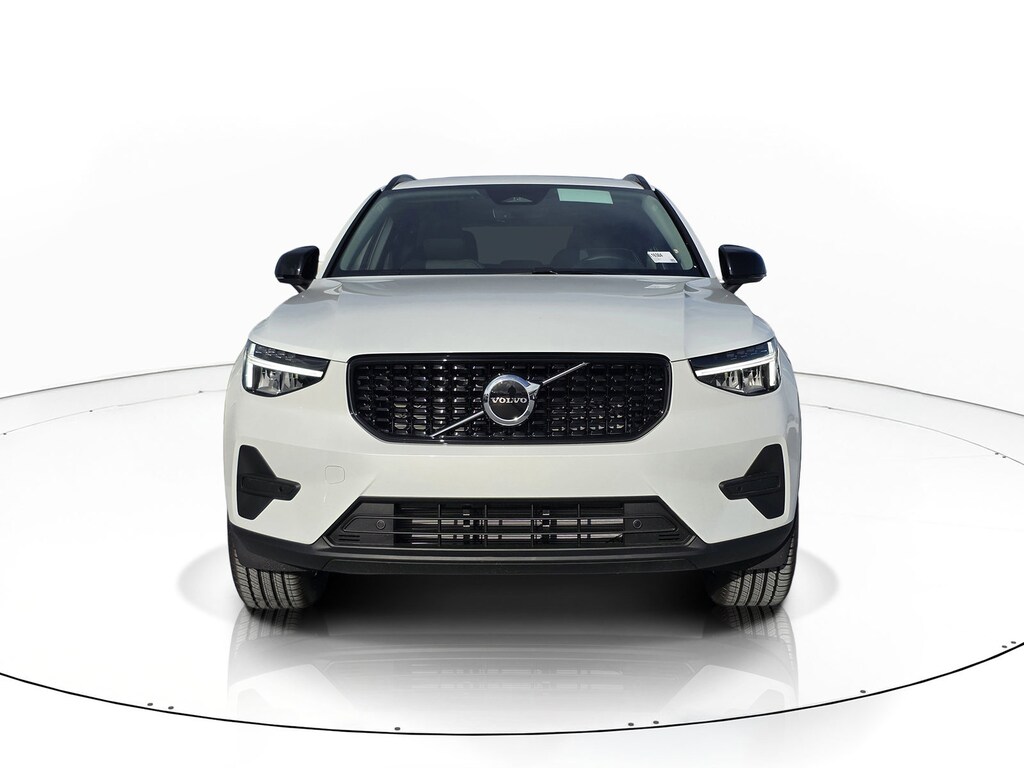 New 2026 Volvo XC40 B5 Core SUV