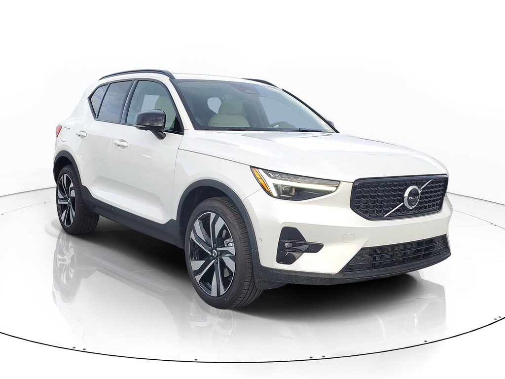 New 2026 Volvo XC40 B5 Ultra SUV