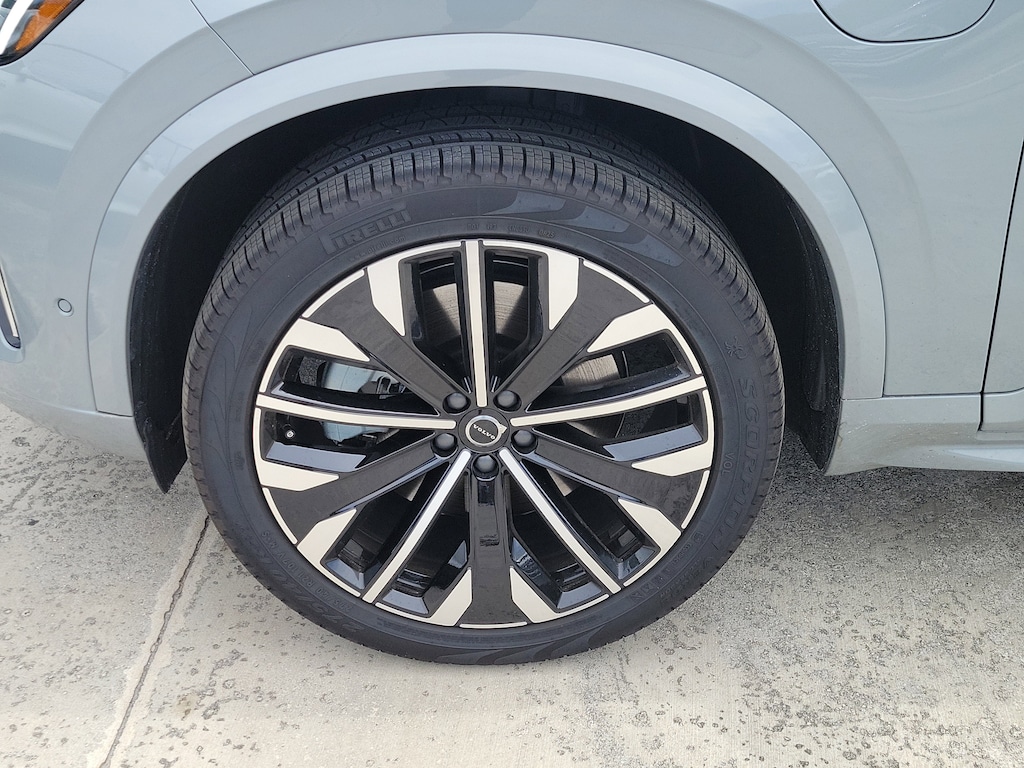 Used 2025 Volvo XC90 Plug-In Hybrid Plus w/ Captains Chairs & 21 Alloy Wheels Plus 2025.5 T8 AWD 6-Seater