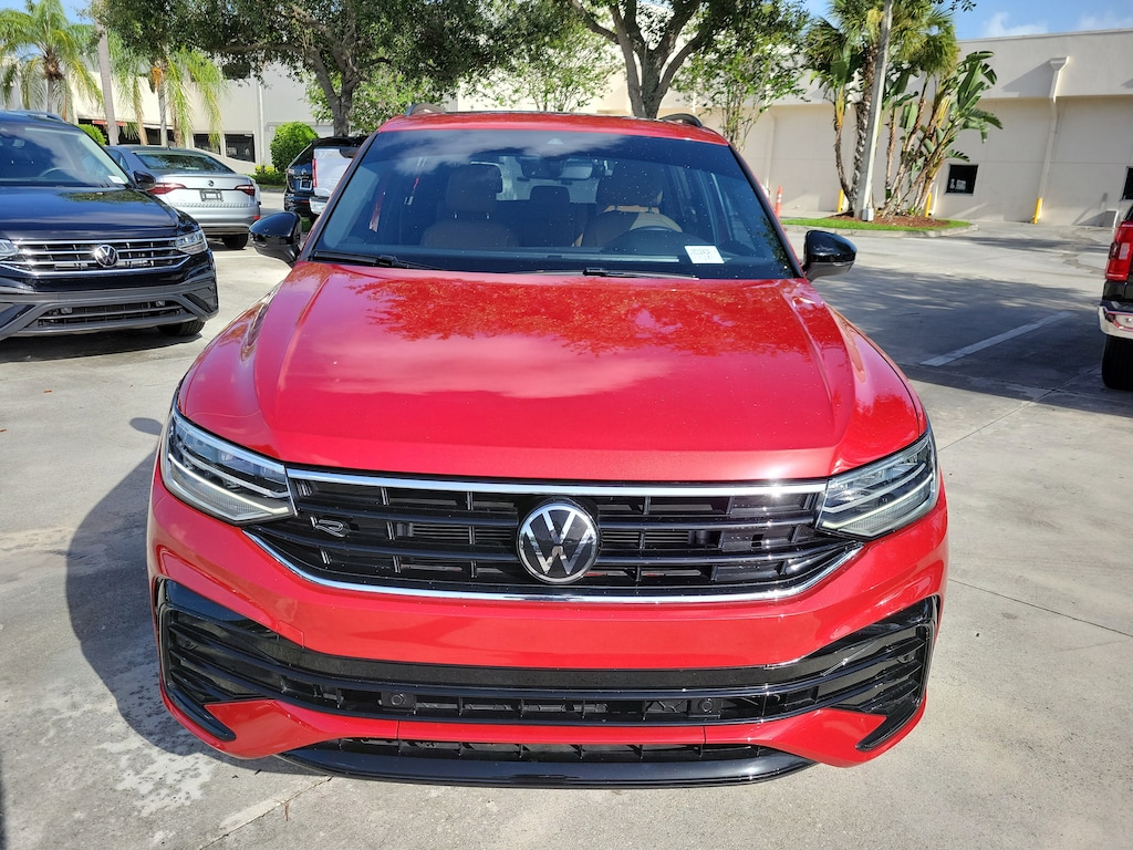 Used 2024 Volkswagen Tiguan SE R-Line Black w/Panoramic Sunroof 2.0T SE R-Line Black FWD