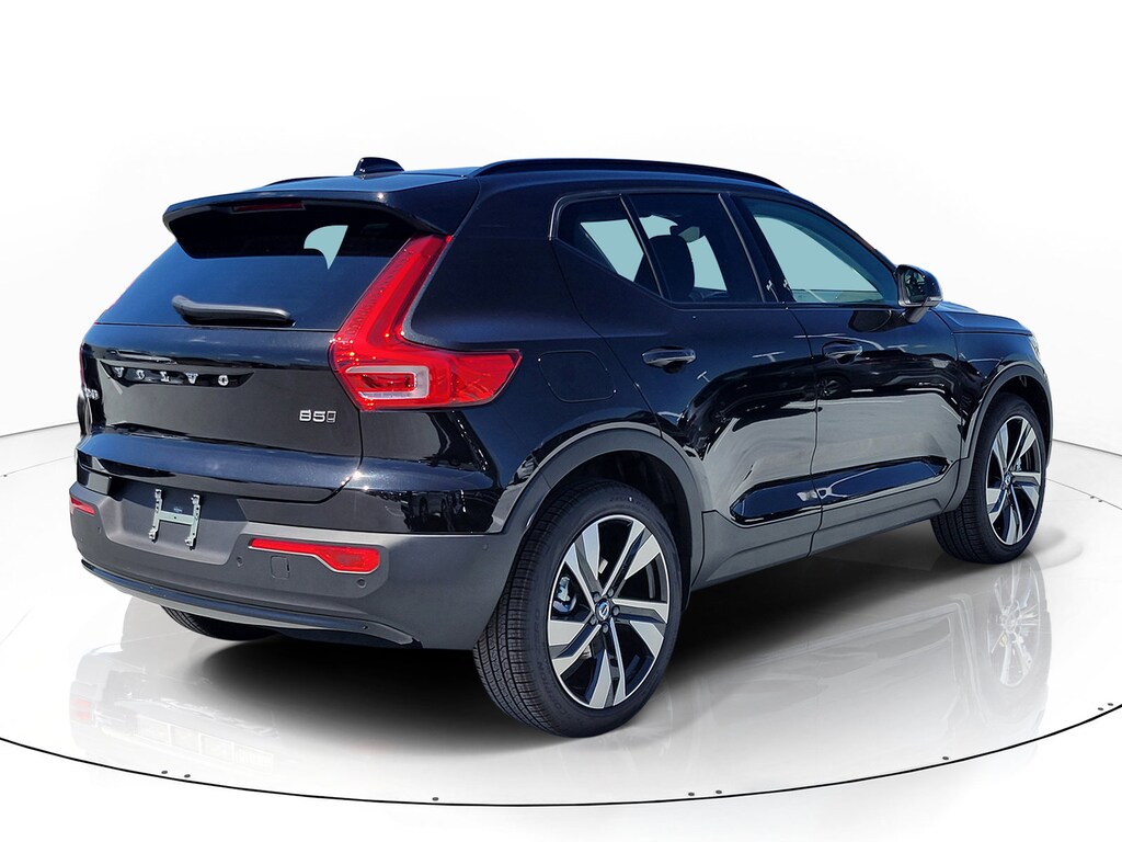 New 2026 Volvo XC40 B5 Ultra SUV