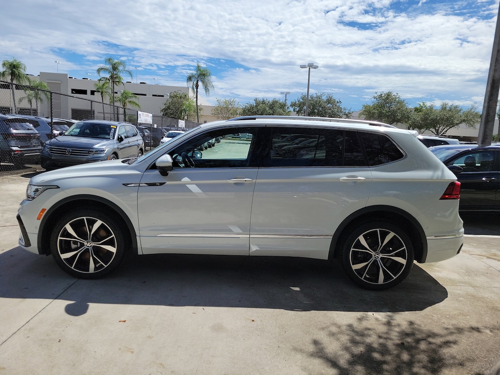 Used 2022 Volkswagen Tiguan SEL R-Line 4MOTION 2.0T SEL R-Line 4MOTION