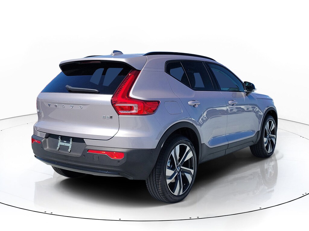 New 2026 Volvo XC40 B5 Ultra SUV