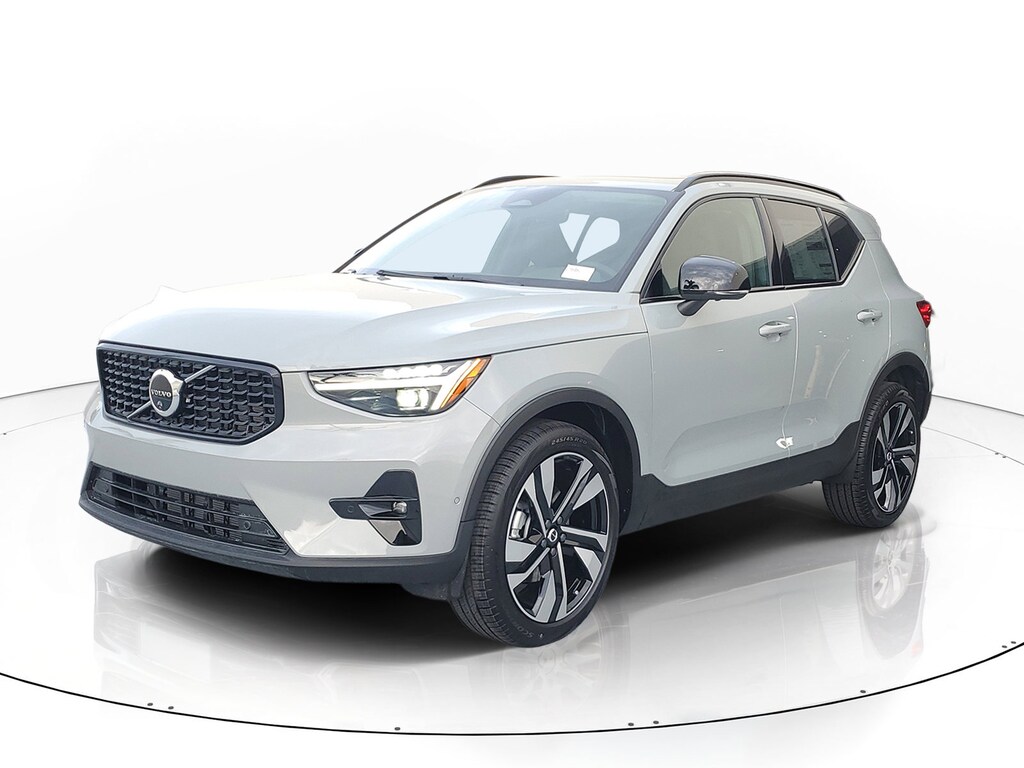 New 2026 Volvo XC40 B5 Ultra SUV
