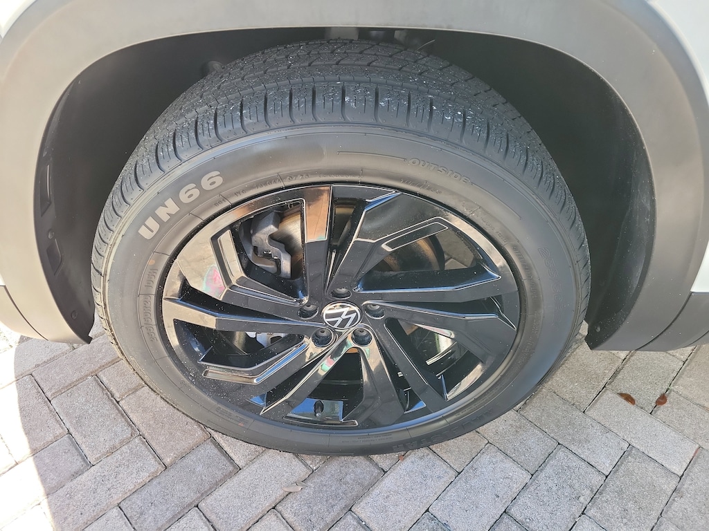 Used 2022 Volkswagen Atlas 2.0T SE Technology w/Captains Chairs & Sunroof 2.0T SE w/Technology FWD