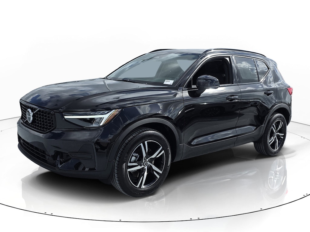 New 2026 Volvo XC40 B5 Core SUV
